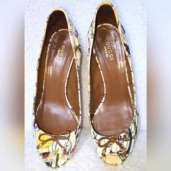 Gucci Canvas Flora White Multicolor Peep Toe Pumps - Picture 2 of 12